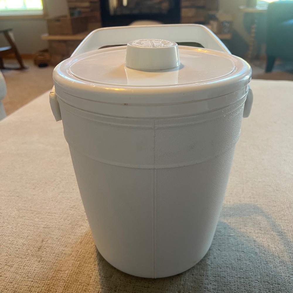 Standardware White Insulated Ice Bucket Lid and Handle Reanngwa Plastic No 972